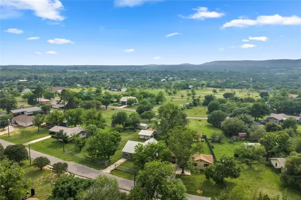 210 N River Oaks DR, Burnet, TX 78611