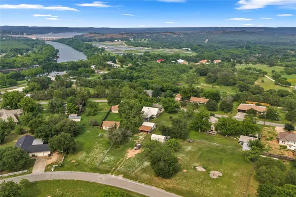 210 N River Oaks DR, Burnet, TX 78611