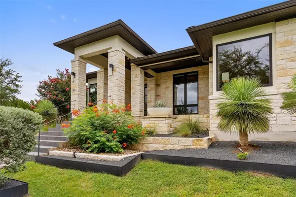 1817 Knights Chance LN, Spicewood, TX 78669
