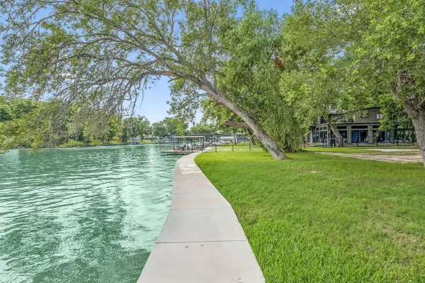 524 Turtle LN, Seguin, TX 78155