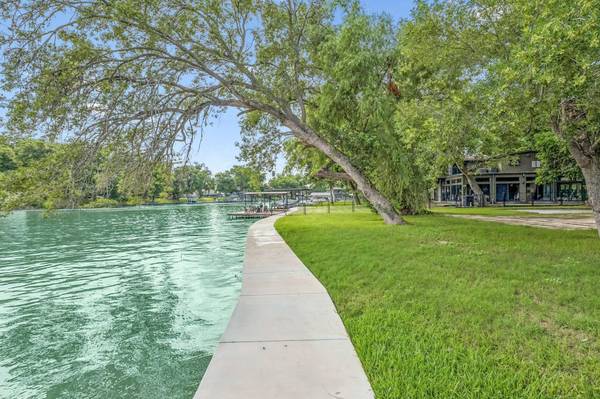 524 Turtle LN, Seguin, TX 78155