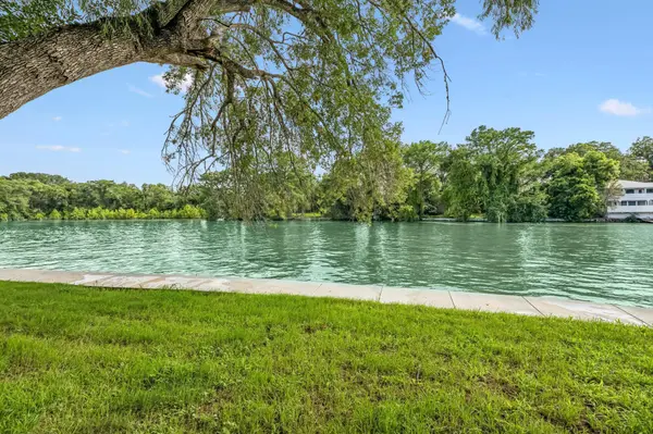 524 Turtle LN, Seguin, TX 78155