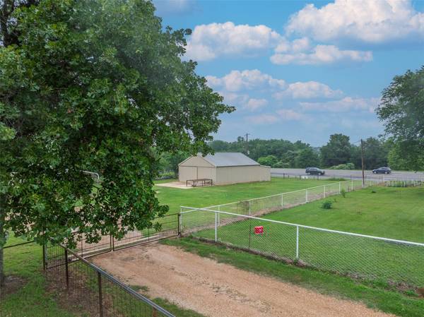 11846 Prairie Hill Drive, Hearne, TX 77859