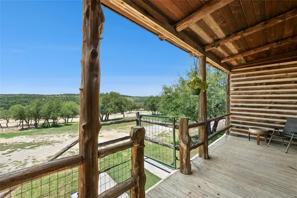 496 Middleton RD, Spicewood, TX 78669