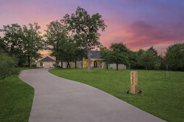 125 Carriage CT, Bastrop, TX 78602