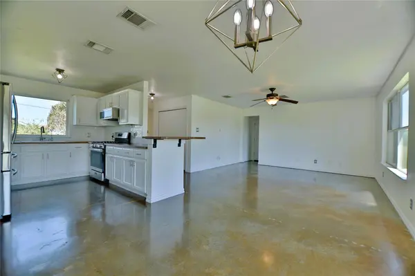 152 Round Up DR, Liberty Hill, TX 78642
