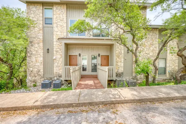 801 Grassy Knoll #B, Horseshoe Bay, TX 78657