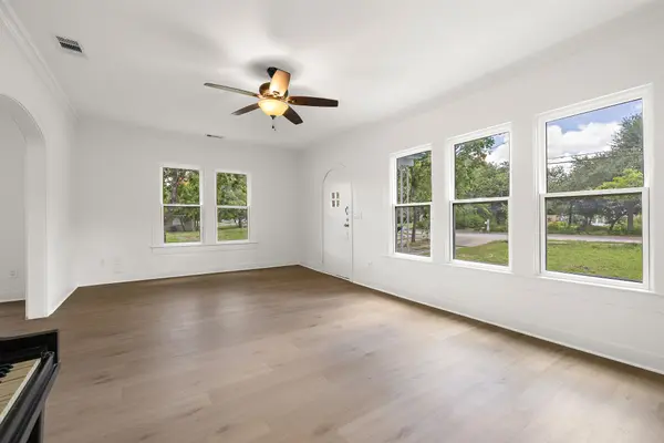 1301 Sloan ST, Taylor, TX 76574