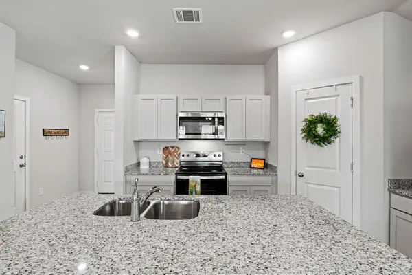 405 Perry PL, Rockdale, TX 76567