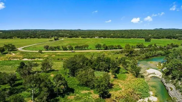 440 Chimney Valley RD, Blanco, TX 78606