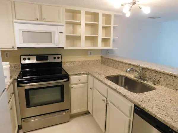 805 Paisley DR #11, Spicewood, TX 78669