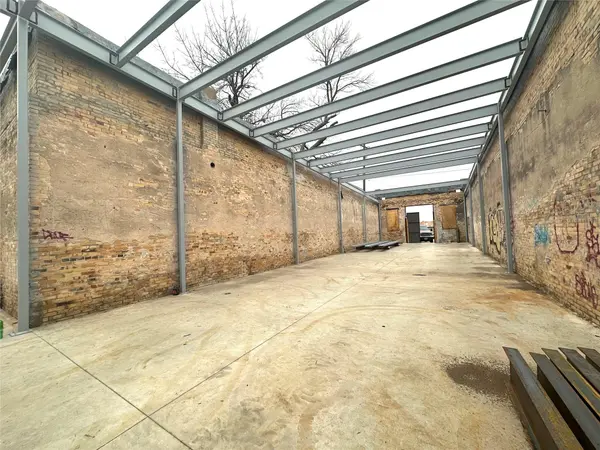 110 W 1st ST, Taylor, TX 76574