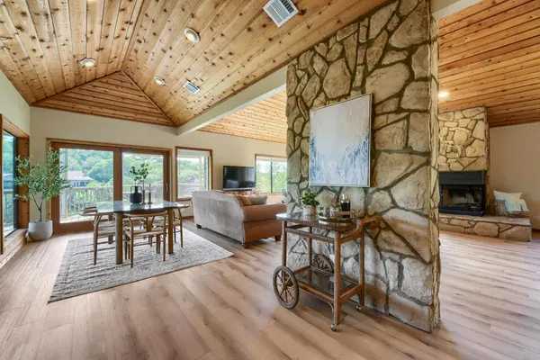 509 Coventry RD, Spicewood, TX 78669