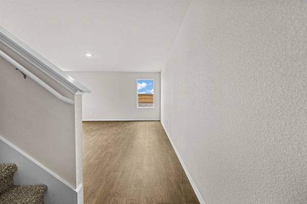 2121 Windflower LN, Luling, TX 78648