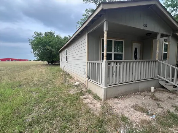 1310 Torres ST, Lockhart, TX 78644