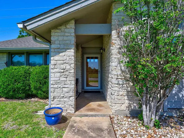 1002 Deep Wood DR, Round Rock, TX 78681