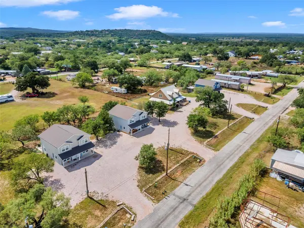 1220 Nora LN, Kingsland, TX 78639