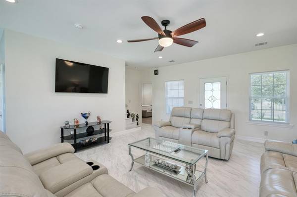 2409 Pecan ST, Bastrop, TX 78602
