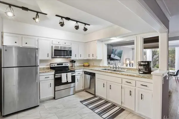 156 World Of Tennis SQ, Lakeway, TX 78738