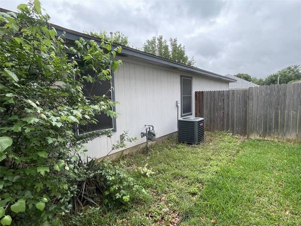110 Brentwood DR, Leander, TX 78641