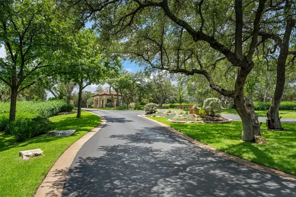 906 Moonlight Bay DR, Spicewood, TX 78669