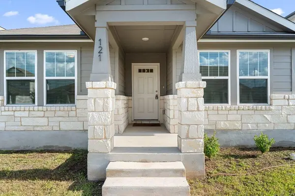 121 Oakdale Meadows LN, Hutto, TX 78634