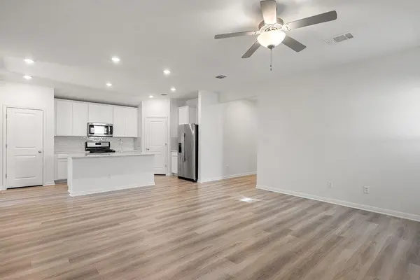 121 Oakdale Meadows LN, Hutto, TX 78634