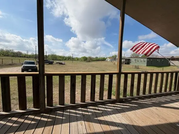 1235 Hoover ST, Luling, TX 78648