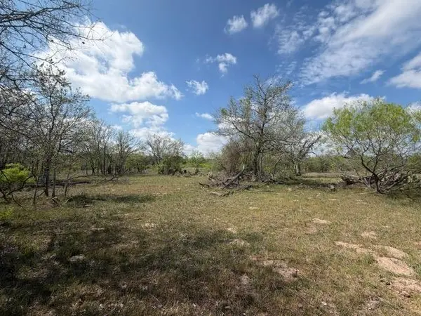 1235 Hoover ST, Luling, TX 78648