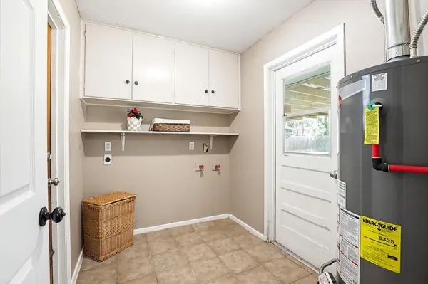 125 Glendale ST, Luling, TX 78648