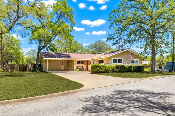 125 Glendale ST, Luling, TX 78648