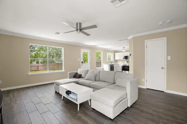 18209 Canopy LN, Manor, TX 78653