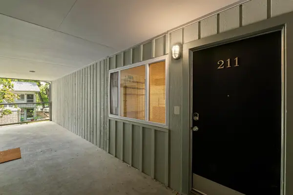 2303 East Side DR #211, Austin, TX 78704