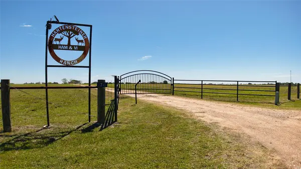 2745 Holub RD, Schulenburg, TX 78956