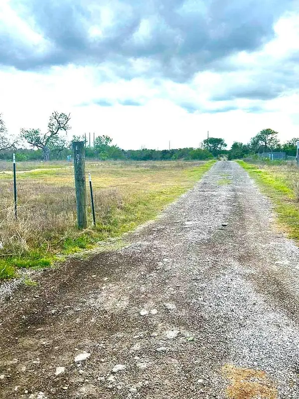 1060 Fox LN #Tract 4, Lockhart, TX 78644