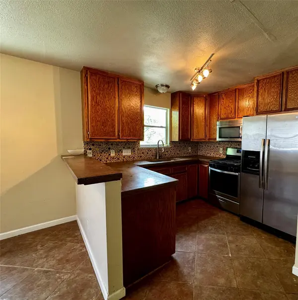 8013 Lazy LN #B, Austin, TX 78757