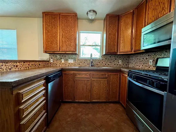 8013 Lazy LN #B, Austin, TX 78757