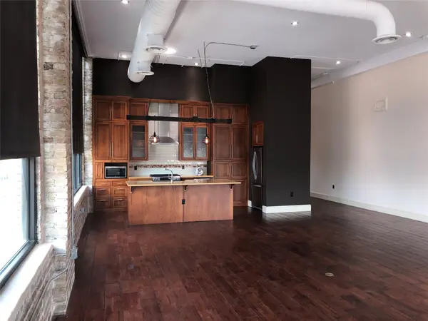 110 W 2nd ST #Loft B, Taylor, TX 76574