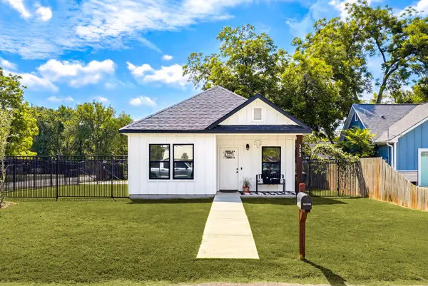 303 Pine Ave, Luling, TX 78648