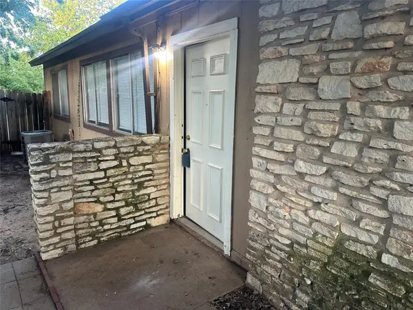 2602 S Bagdad RD #A, Leander, TX 78641