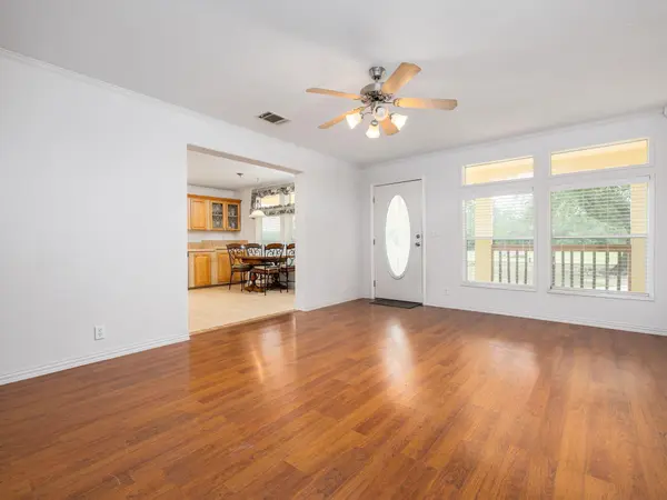 1110 Oakwood LOOP, San Marcos, TX 78666
