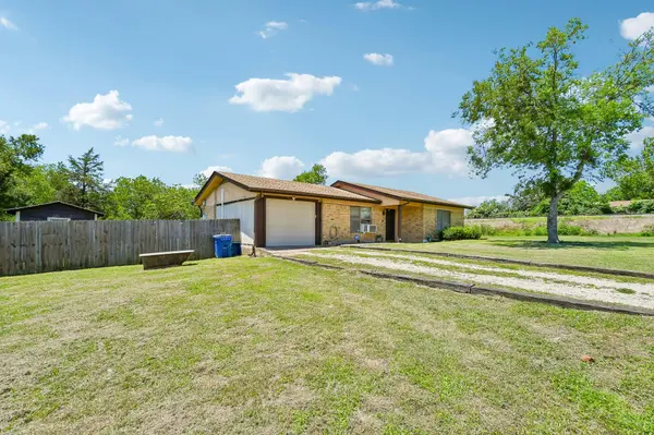 101 Brown ST, Elgin, TX 78621