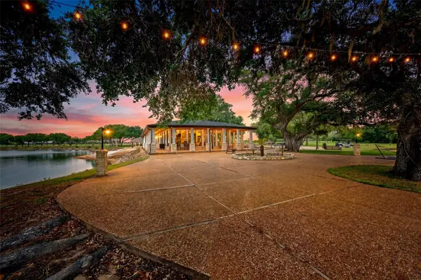 5523 Ehrman Lake LN, Wallis, TX 77485