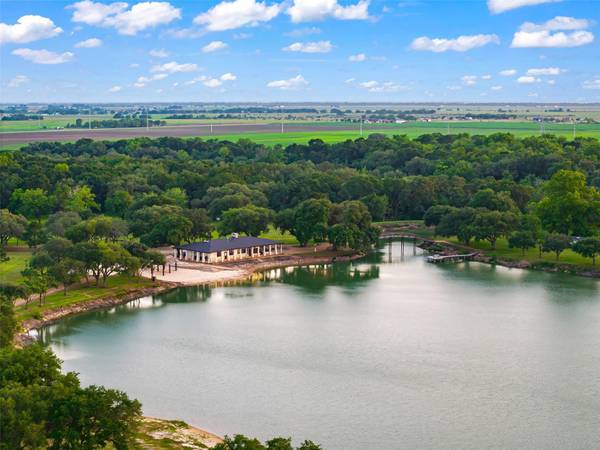 5523 Ehrman Lake LN, Wallis, TX 77485