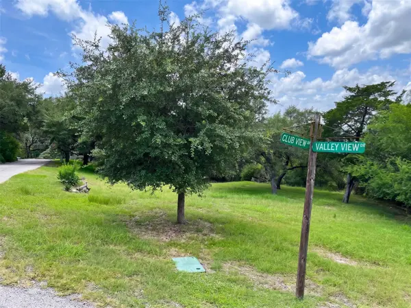 404 Valley View DR, La Grange, TX 78945