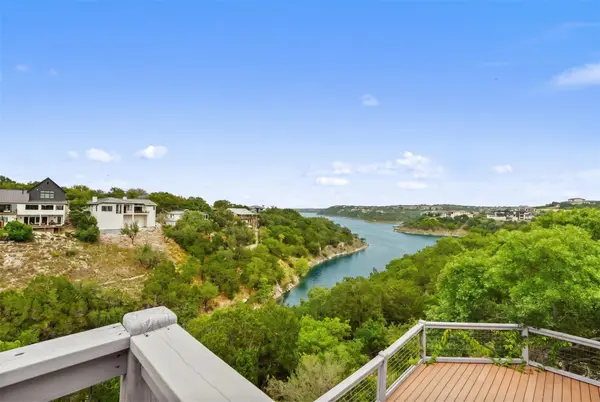 19426 Fisher LN, Spicewood, TX 78669
