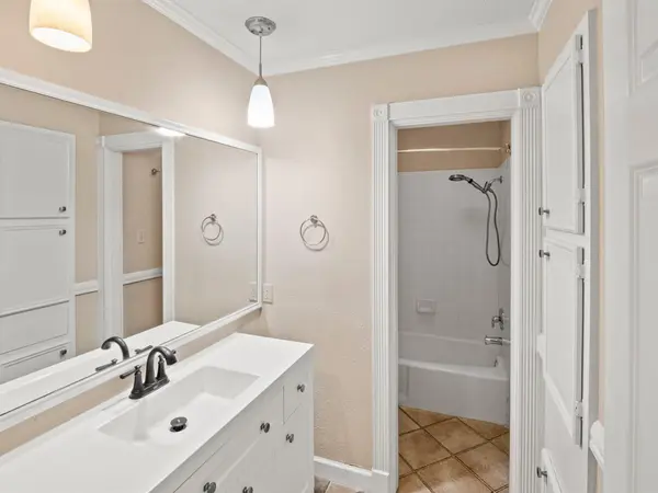 6109 Grass HOLW, Austin, TX 78750