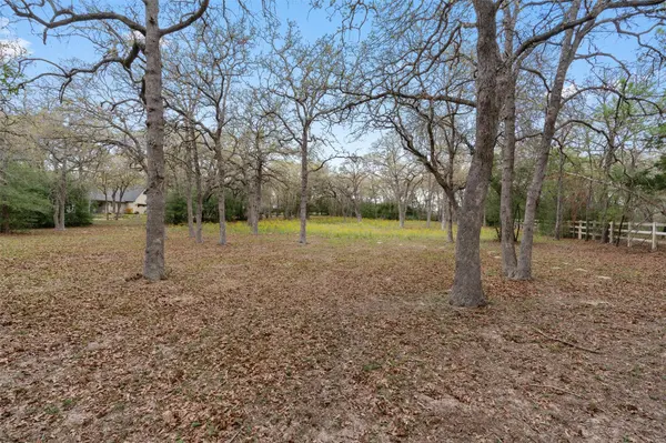 124 Kingwood DR, Elgin, TX 78621
