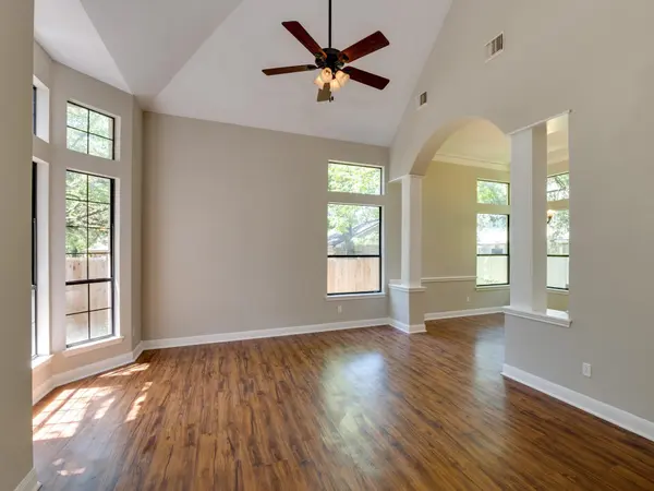 3944 Kristencreek LN, Round Rock, TX 78681