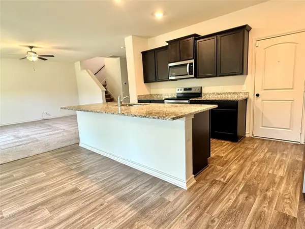 109 Sunnymeade LN, Jarrell, TX 76537